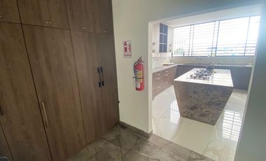 Edificio Comercial en Suroeste de Guayaquil  AdrM