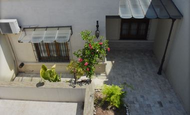 Casa  en Alquiler Ramos Mejia / La Matanza (A108 8026)