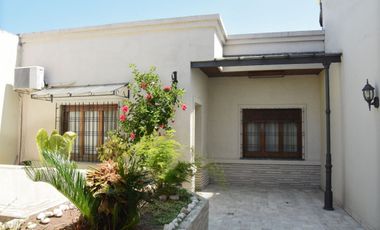 Casa  en Alquiler Ramos Mejia / La Matanza (A108 8026)