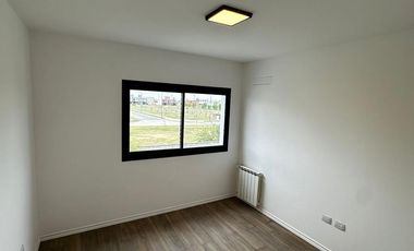 VENTA AMPLIA CASA A ESTRENAR - 3 dormitorios, Sala de estudio - Solares de Manantiales!