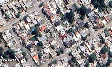 Casa en Venta a refaccionar.  Terreno de 321 m2. 110 m2 cubiertos. Centro de Zarate