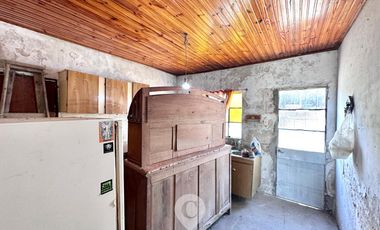 Casa en Venta a refaccionar.  Terreno de 321 m2. 110 m2 cubiertos. Centro de Zarate