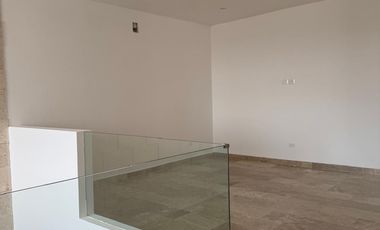 Venta Casa en Zona Country norte de Mérida en Privada con amenidades