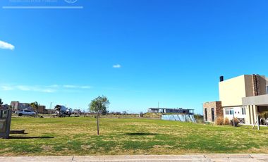 Lote en venta de 700 metros fondo a laguna en Villalobos - Pueblos del Plata