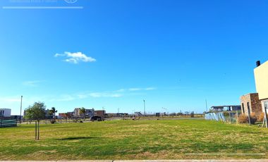 Lote en venta de 700 metros fondo a laguna en Villalobos - Pueblos del Plata