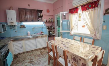 PH en 1er piso por escalera ideal para 2 familias, Cómodos ambientes con patio y terraza