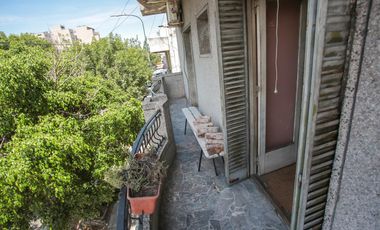 PH en 1er piso por escalera ideal para 2 familias, Cómodos ambientes con patio y terraza