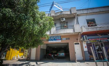 PH en 1er piso por escalera ideal para 2 familias, Cómodos ambientes con patio y terraza