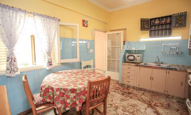 PH en 1er piso por escalera ideal para 2 familias, Cómodos ambientes con patio y terraza