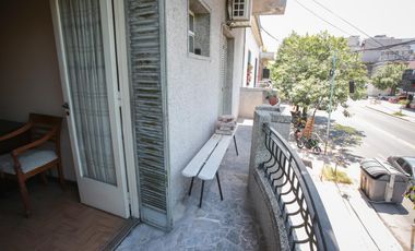 PH en 1er piso por escalera ideal para 2 familias, Cómodos ambientes con patio y terraza