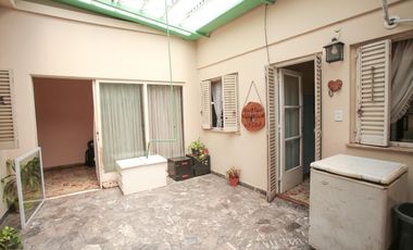 PH en 1er piso por escalera ideal para 2 familias, Cómodos ambientes con patio y terraza