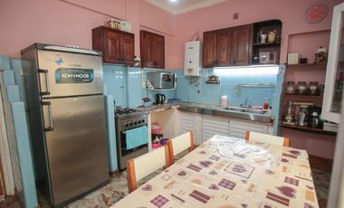 PH en 1er piso por escalera ideal para 2 familias, Cómodos ambientes con patio y terraza