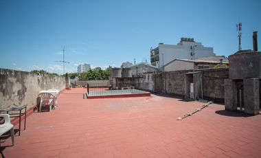 PH en 1er piso por escalera ideal para 2 familias, Cómodos ambientes con patio y terraza