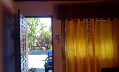 Casa en venta - 4 Dormitorios 2 Baños - 165Mts2 - Bernal Oeste