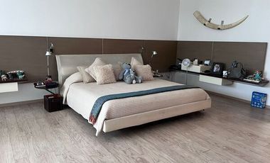 VENTA CASA CON JARDÍN EN LOMAS DE BEZARES