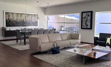 VENTA CASA CON JARDÍN EN LOMAS DE BEZARES