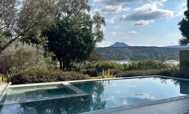 Casa en venta en Valle de Bravo junto al lago