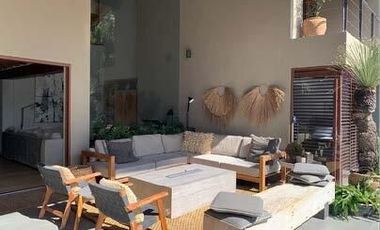 Casa en venta en Valle de Bravo junto al lago