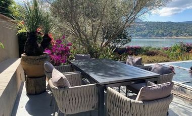 Casa en venta en Valle de Bravo junto al lago