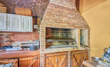 VENTA Casa sobre Lote Propio con parque  en SAN ISIDRO