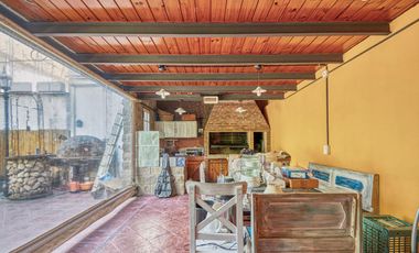 VENTA Casa sobre Lote Propio con parque  en SAN ISIDRO