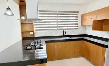 Casa en venta en esquina, en fraccionamiento privado y al sur de la ciudad