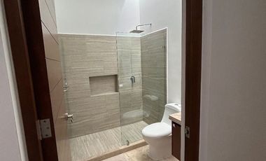 VENTA DE CASA EN MERIDA CON ALBERCA EN PRIVADA CON AMENIDADES TEMOZON NORTE