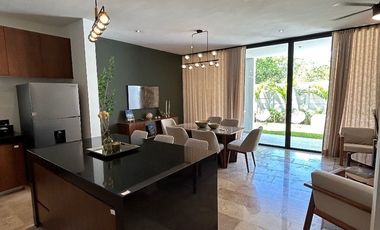 VENTA DE CASA EN MERIDA CON ALBERCA EN PRIVADA CON AMENIDADES TEMOZON NORTE