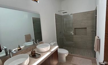 VENTA DE CASA EN MERIDA CON ALBERCA EN PRIVADA CON AMENIDADES TEMOZON NORTE