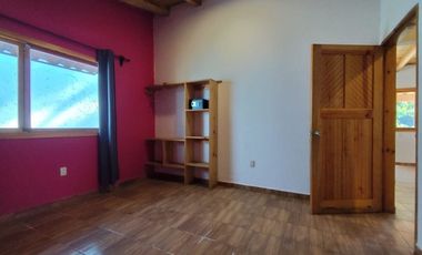 Acogedora casa de un nivel cerca del Colegio Montessori en Acatitlán