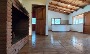 Acogedora casa de un nivel cerca del Colegio Montessori en Acatitlán