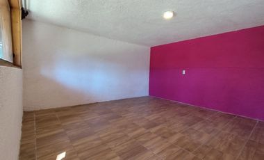 Acogedora casa de un nivel cerca del Colegio Montessori en Acatitlán