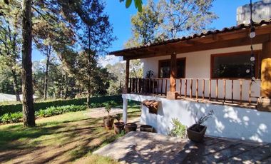 Acogedora casa de un nivel cerca del Colegio Montessori en Acatitlán