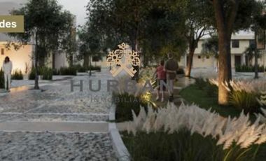 HURBAN VENDE en PREVENTA casa al norte en coto. MOD ADARVE
