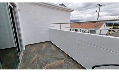 Amplia e iluminada casa en el mejor conjunto de Zipaquirá