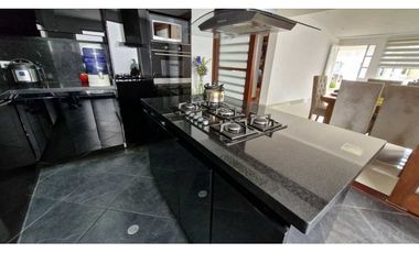 Amplia e iluminada casa en el mejor conjunto de Zipaquirá