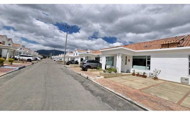 Amplia e iluminada casa en el mejor conjunto de Zipaquirá