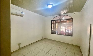 Casa en venta o alquiler - Terrazas de Brisas del Golf (YM)
