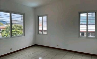EDIFICIO EN BELLA VISTA  A UNA CUADRA DE AVENIDA BALBOA 726M2