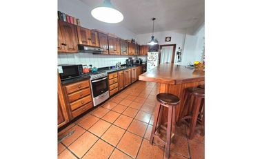 CHALET 4 AMB, GGE P/2 AUTOS Y GRAN PARQUE *RETASADO*