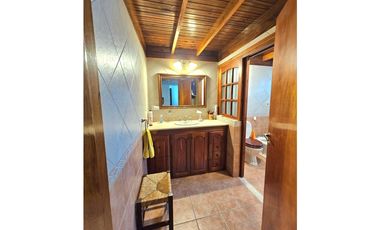 CHALET 4 AMB, GGE P/2 AUTOS Y GRAN PARQUE *RETASADO*