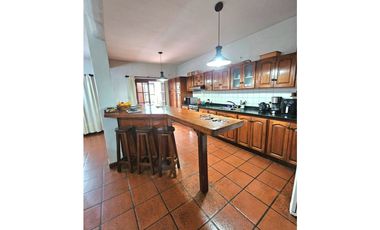 CHALET 4 AMB, GGE P/2 AUTOS Y GRAN PARQUE *RETASADO*