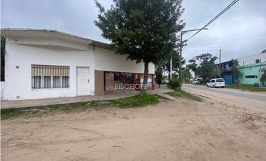 VENTA EN BLOCK DE 3 LOCALES + DEPARTAMENTO + CASA DE 3 AMBIENTES