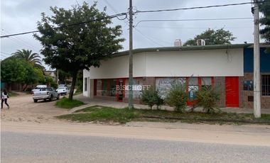 VENTA EN BLOCK DE 3 LOCALES + DEPARTAMENTO + CASA DE 3 AMBIENTES