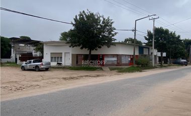 VENTA EN BLOCK DE 3 LOCALES + DEPARTAMENTO + CASA DE 3 AMBIENTES