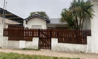 VENTA EN BLOCK DE 3 LOCALES + DEPARTAMENTO + CASA DE 3 AMBIENTES