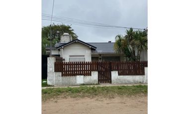VENTA EN BLOCK DE 3 LOCALES + DEPARTAMENTO + CASA DE 3 AMBIENTES