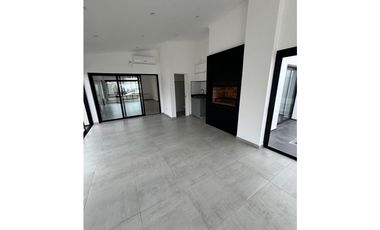 SE VENDE CASA DE ALTA CALIDAD A ESTRENAR 3 DORMITORIOS EN EL DORADO 2