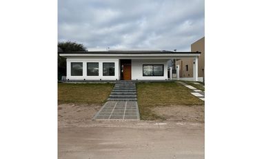 SE VENDE CASA DE ALTA CALIDAD A ESTRENAR 3 DORMITORIOS EN EL DORADO 2