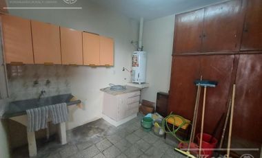 Casa en venta de 3 ambientes en Quilmes.